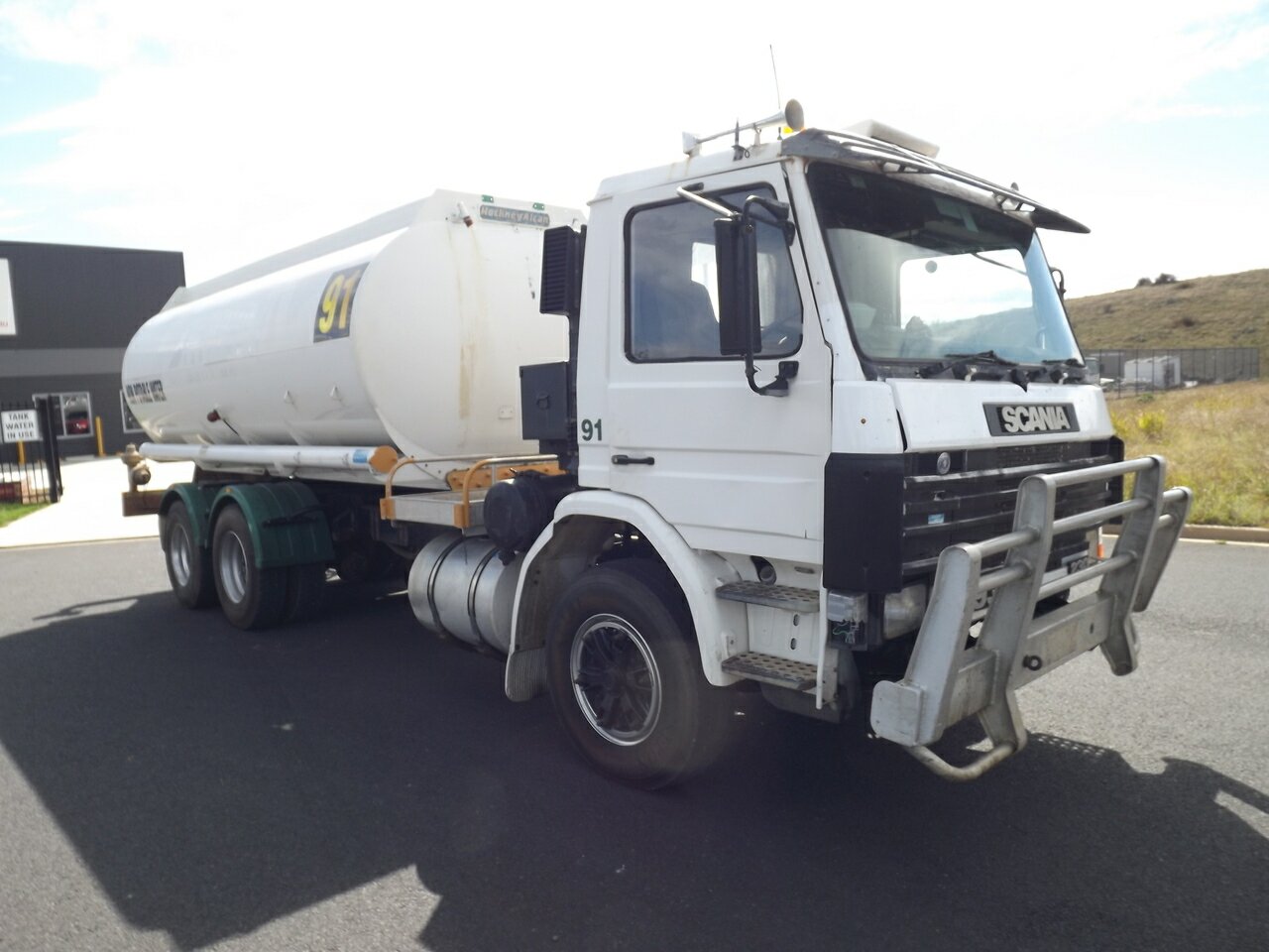 1989 SCANIA P93M 10 SP 2D WATER TRUCK - JTFD5228371 - JUST