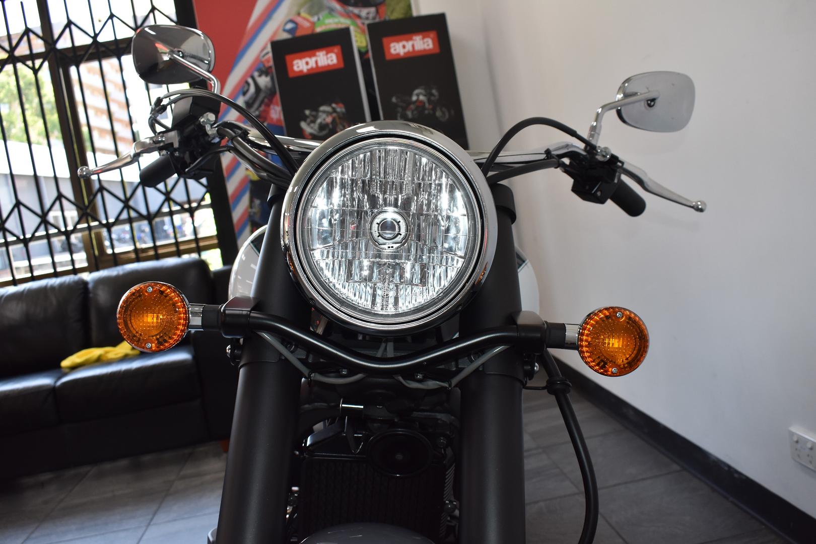 Topcase Mercedes 25L Für Kawasaki VN900 Classic ’06–’16 – Hartschalenkoffer Mit Rücklehne, Schwarz