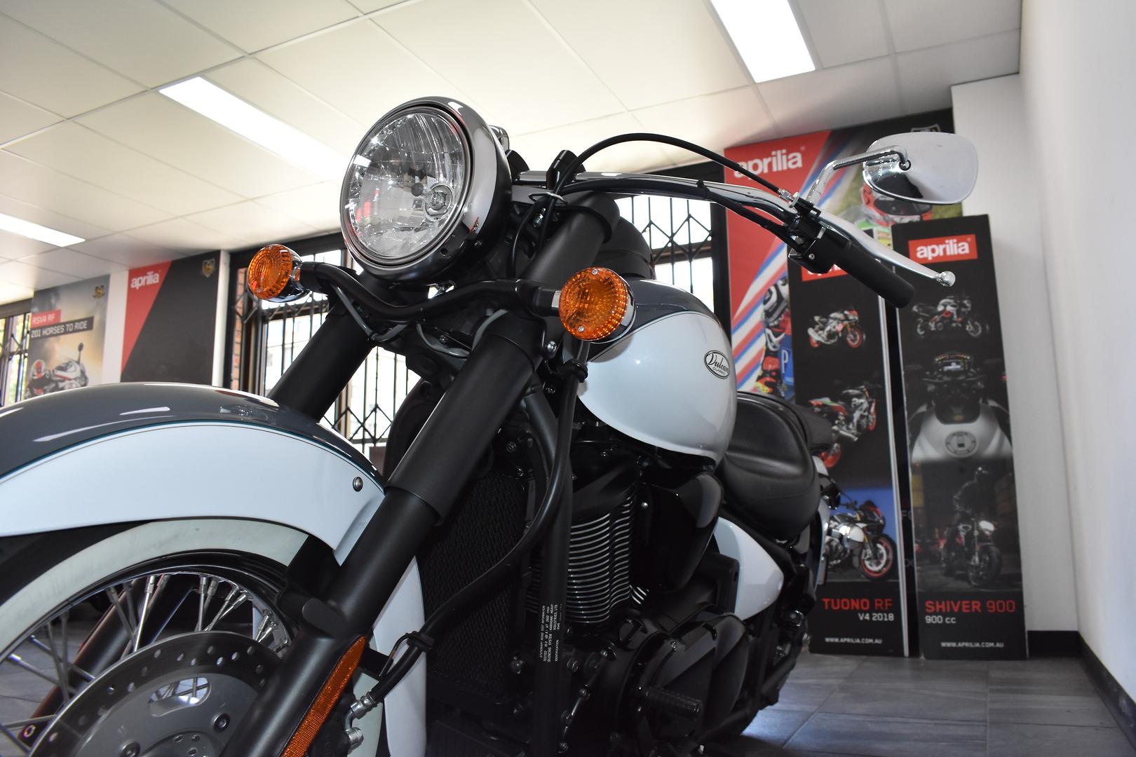 Topcase Mercedes 25L Für Kawasaki VN900 Classic ’06–’16 – Hartschalenkoffer Mit Rücklehne, Schwarz