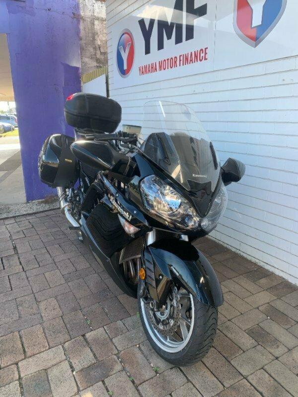 KAWASAKI GTR1400 New condition buying 1000cc