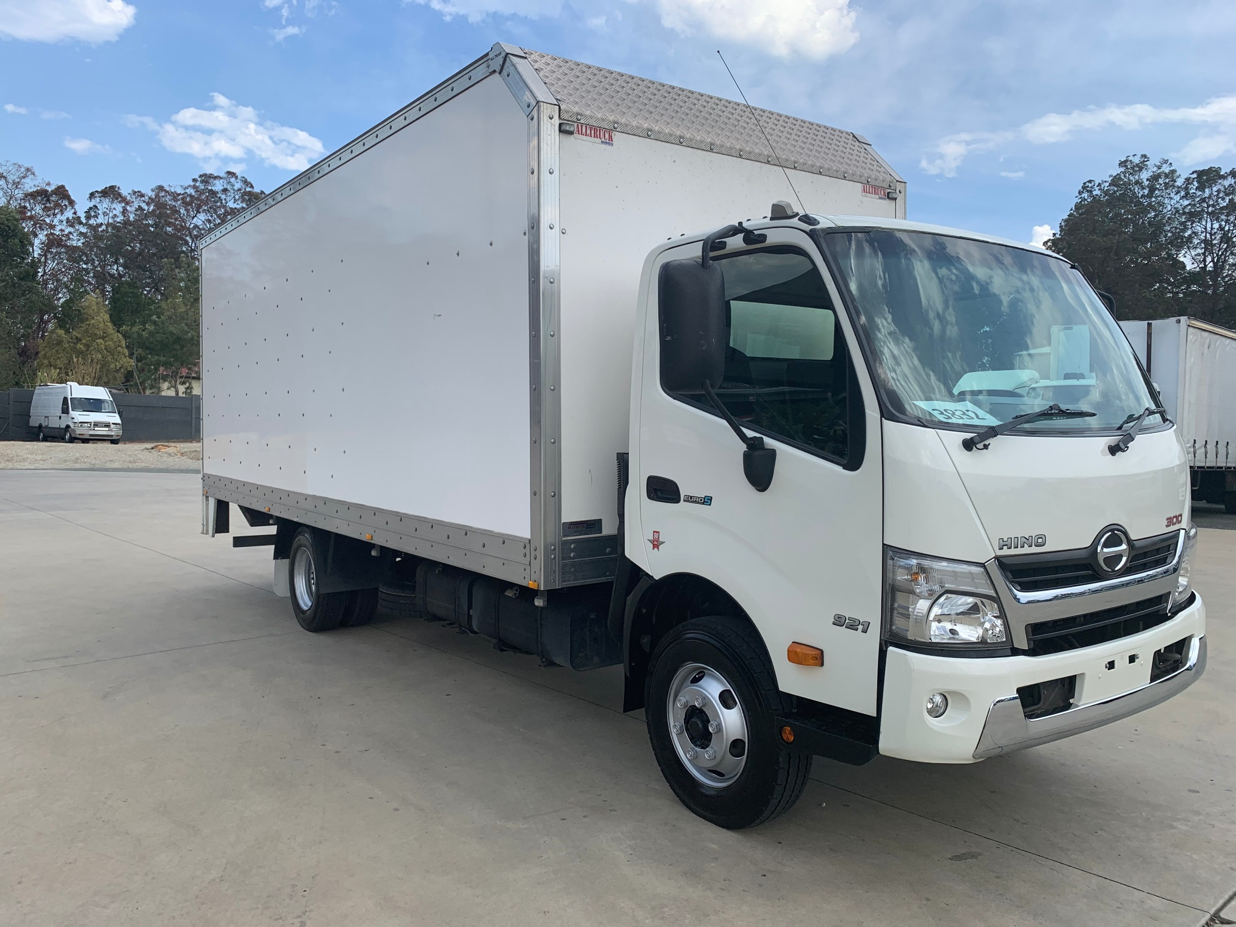2015 HINO 921 300 SERIES 3 AUTOMATIC PANTECH JTFD5079275 JUST TRUCKS
