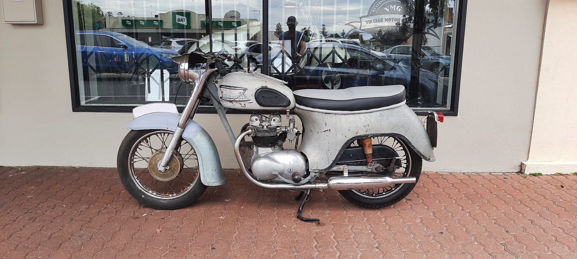 triumph 5ta bathtub for sale