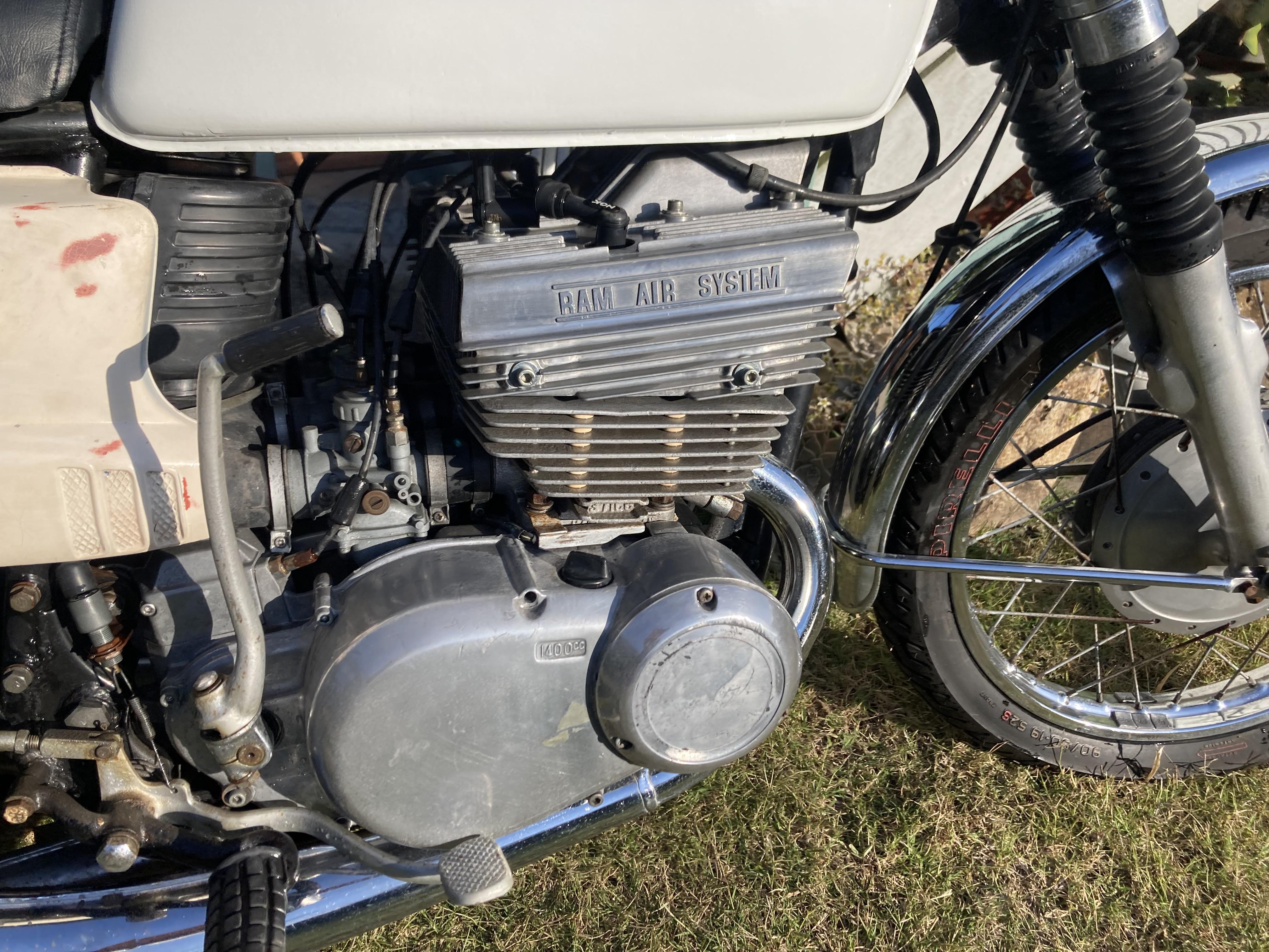 Support De Feu Arrière D'Occasion Pour Suzuki GT380 - Modèle Année 1972