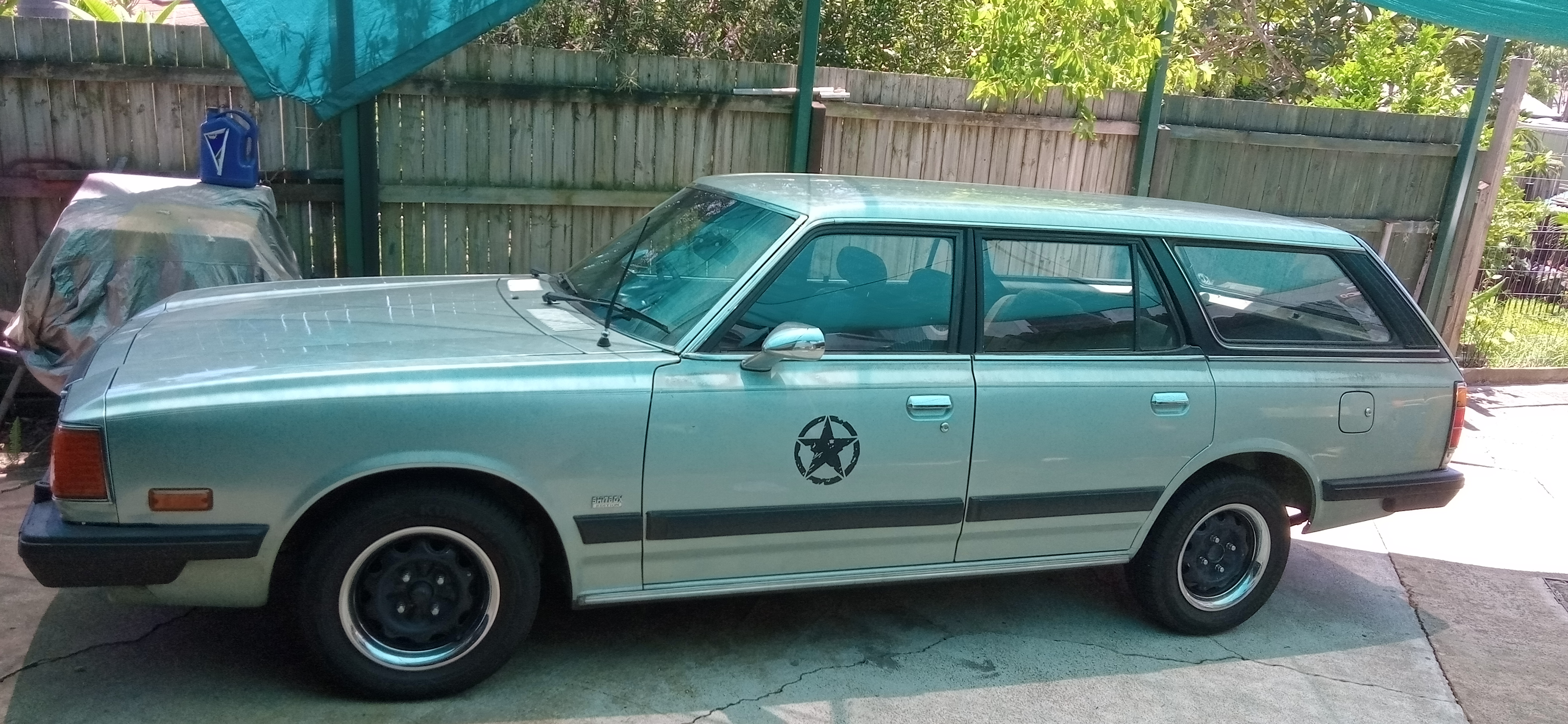 MAO　0714 Hi guys! limited MAZDA RX4 929 SEDAN COUPE FRONT FENDER