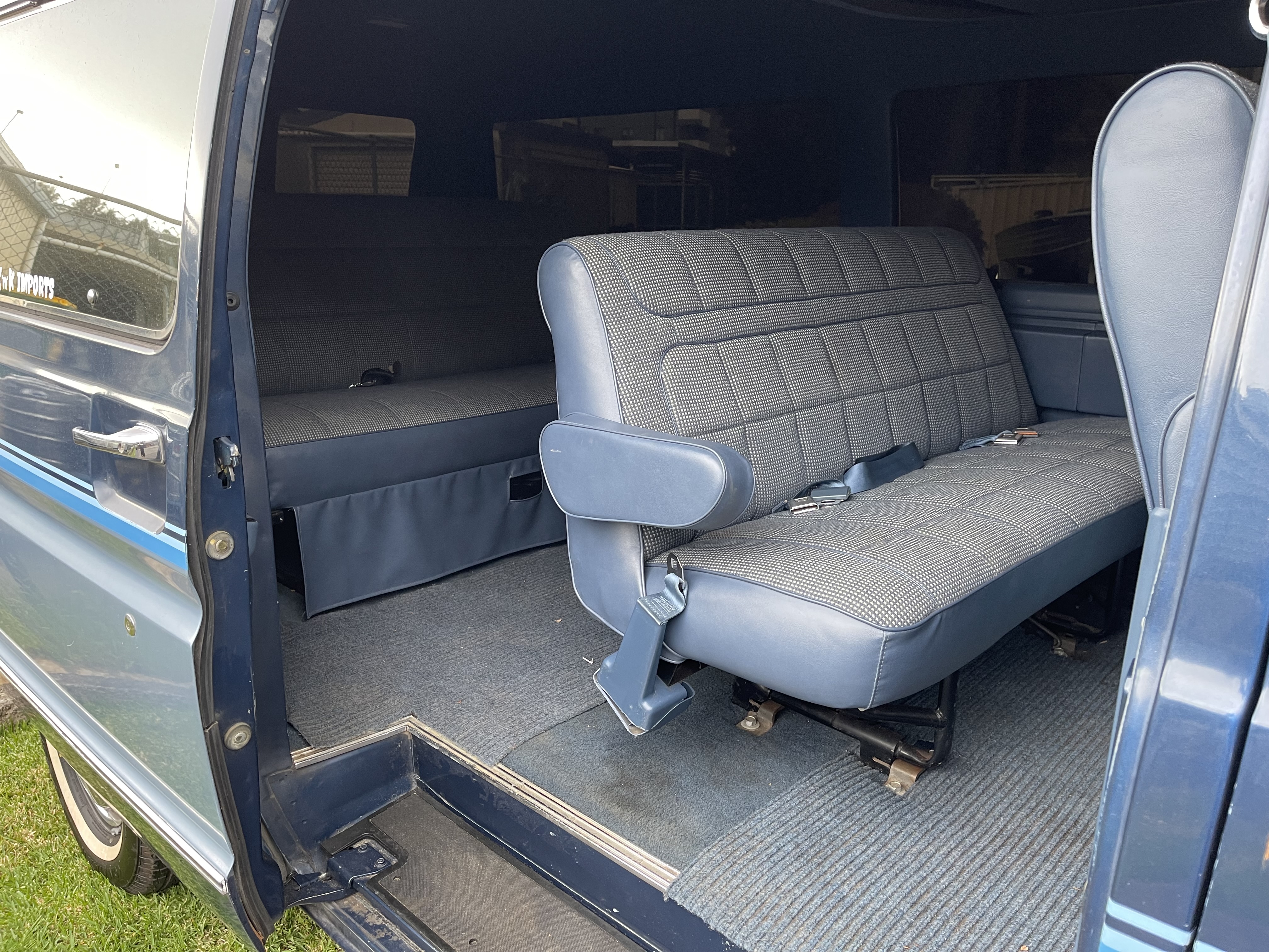 M2 1986 Ford Econoline Van Go 3台セット超希少‼️ 1986 Ford Econoline - 3rd Gen Market - CLASSIC.COM