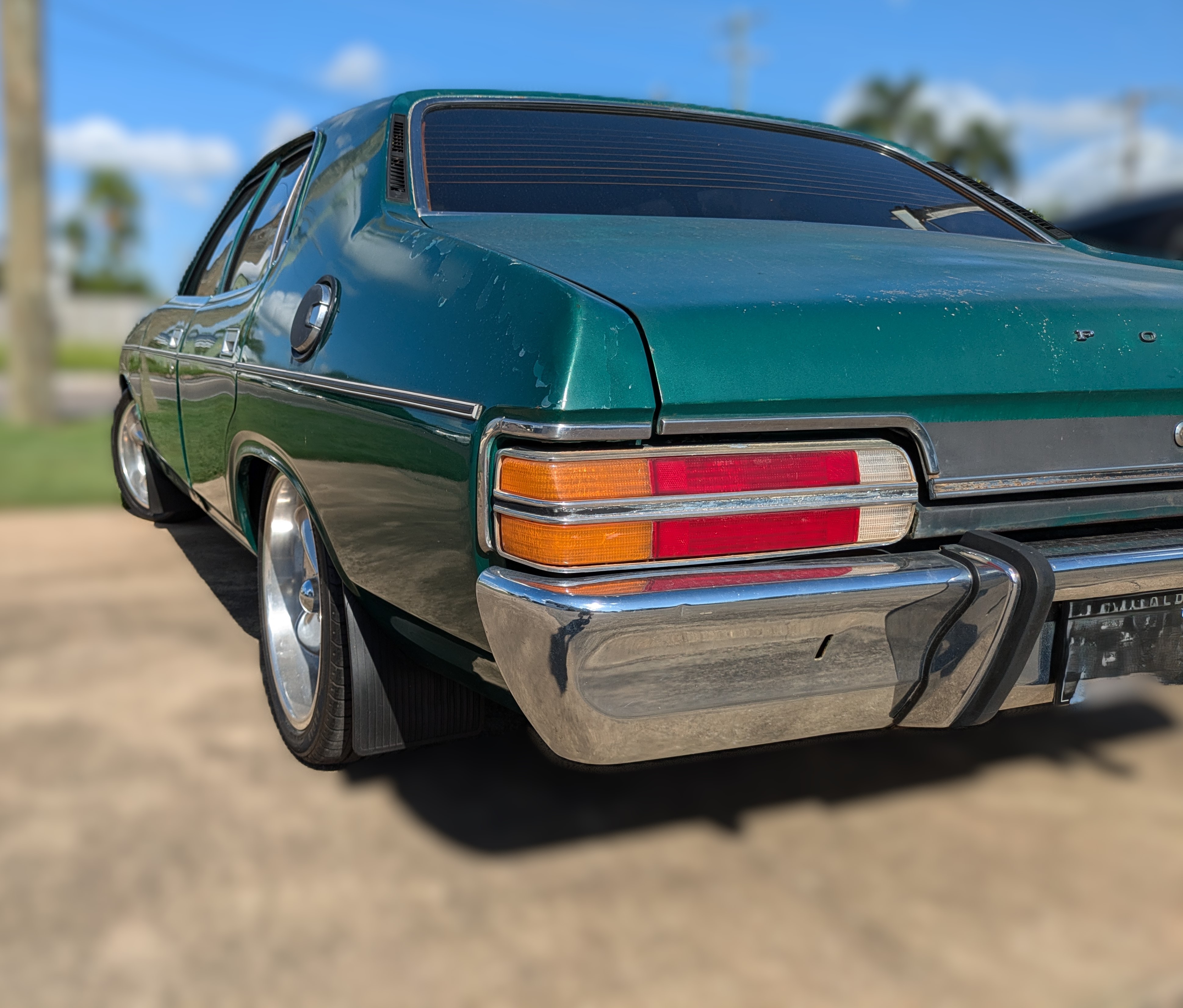 1977 FORD FALCON XC 3 SP AUTOMATIC 4D SEDAN - JCW5332392