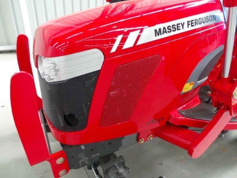 MASSEY FERGUSON GC1705 TRACTOR (LOADER & SLASHER PACKAGE) JTFD3676506