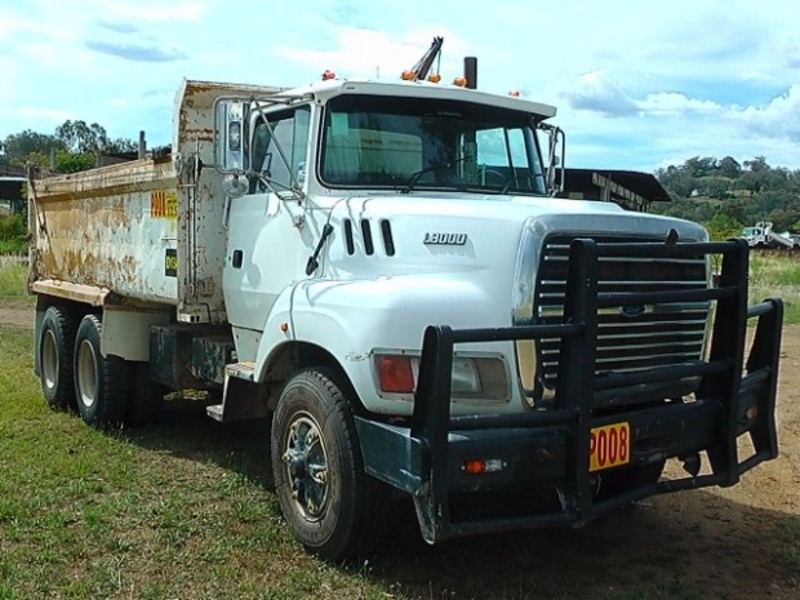 未使用品 Ford Australian Open 1995 ロンT サイズM 1995 Ford L9000 6 x 4 Tipper Truck Auction (0004-3022717