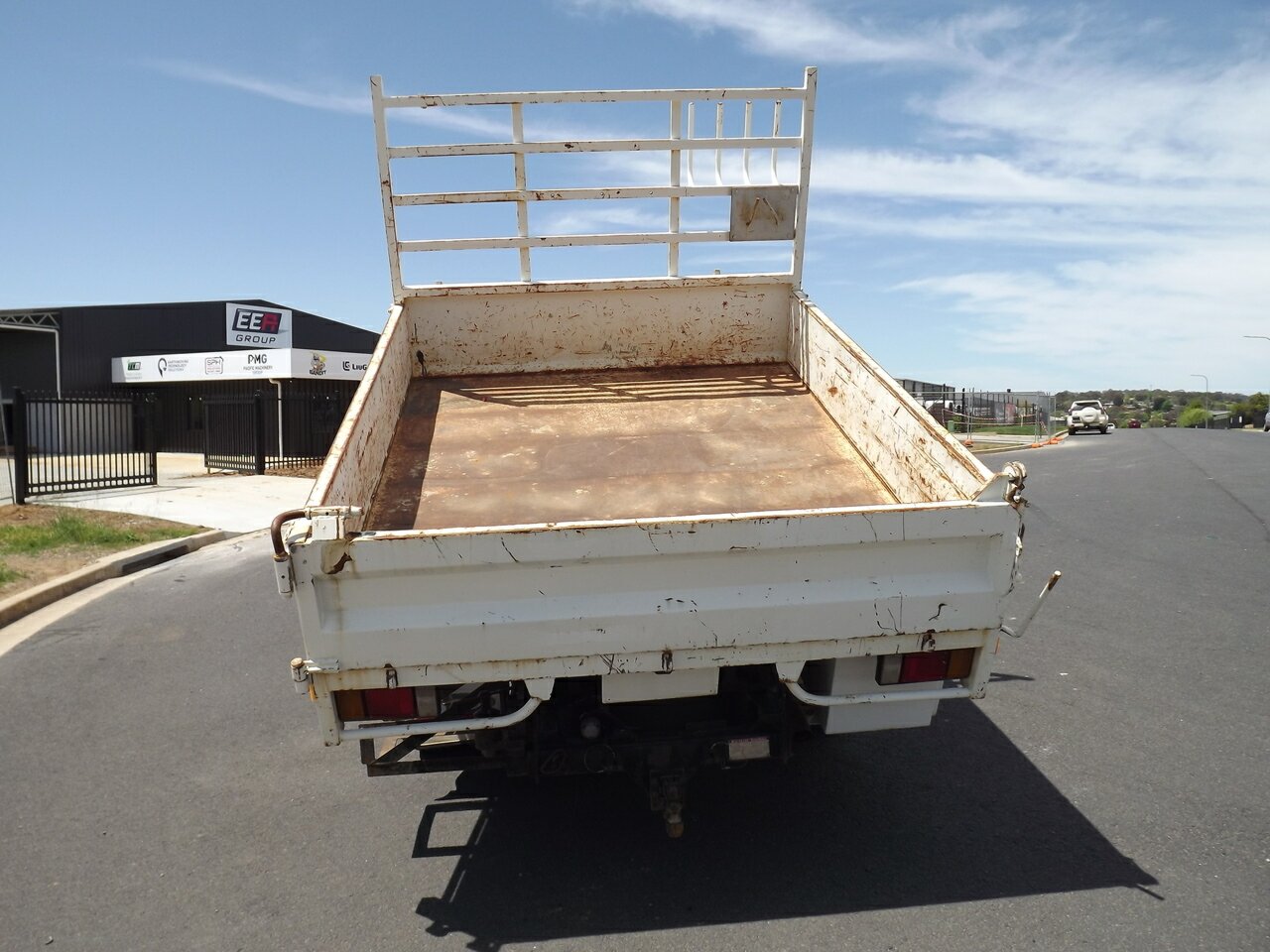 2010 ISUZU NPR 400 6 SP AUTOMATED MANUAL 2D TIPPER TRUCK JTFD5317153