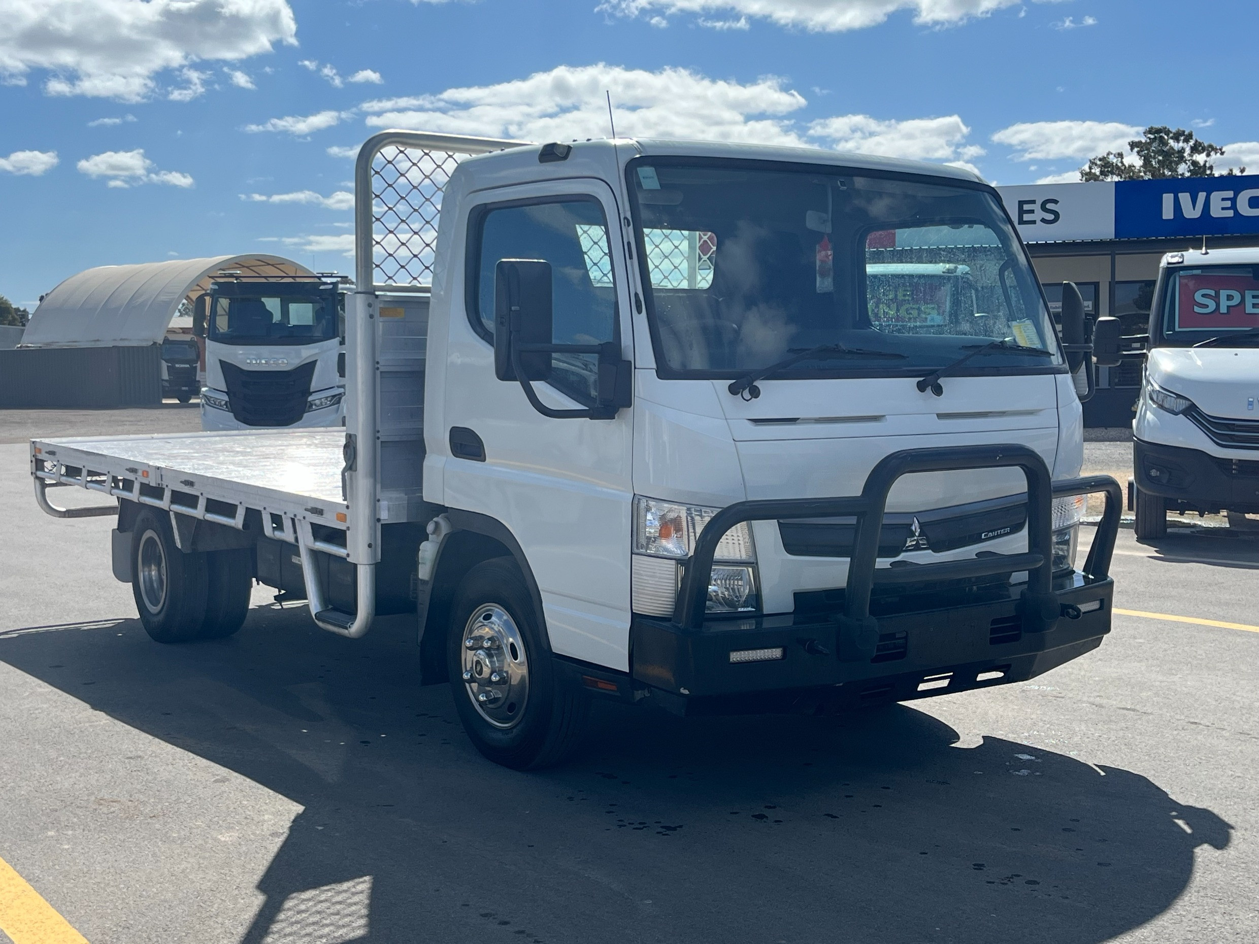 2017 fuso canter 615 automatic tray