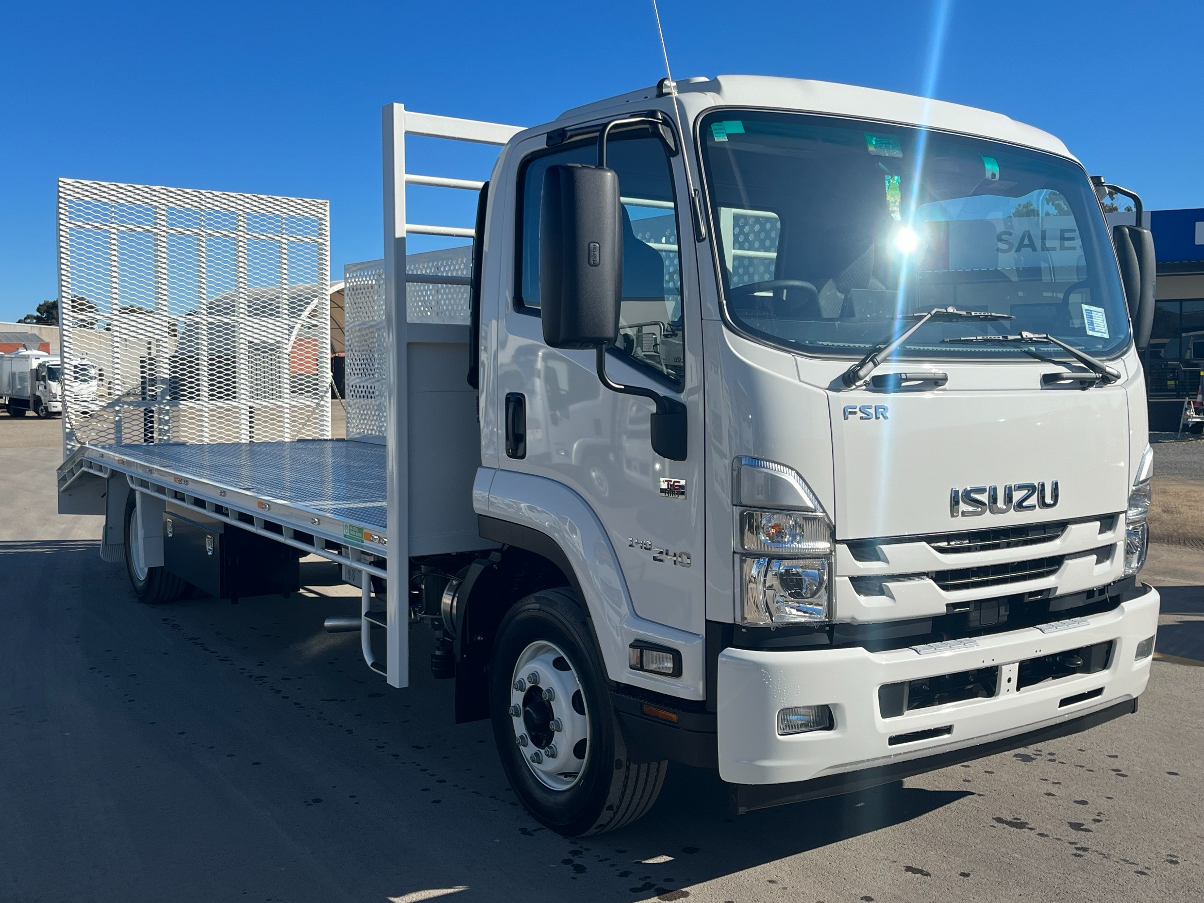 2025 isuzu fsr 120/140-240 amt beavertail truck