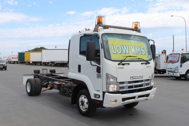 2013 isuzu frr600 manual cab chassis