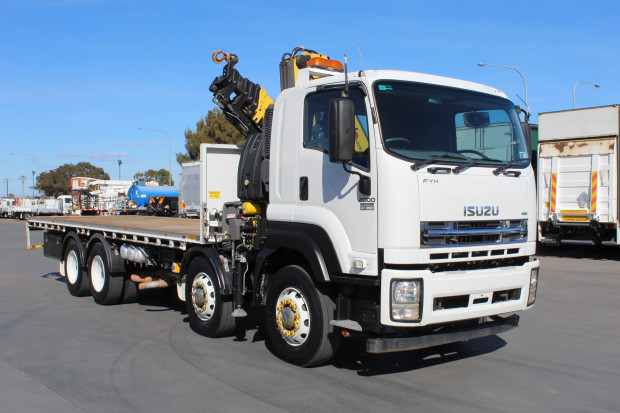 2017 isuzu fyh 2000 automatic crane truck