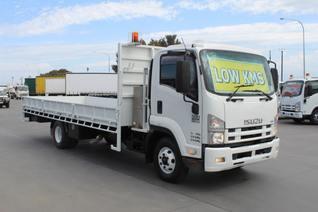 2011 isuzu frr500 manual tray