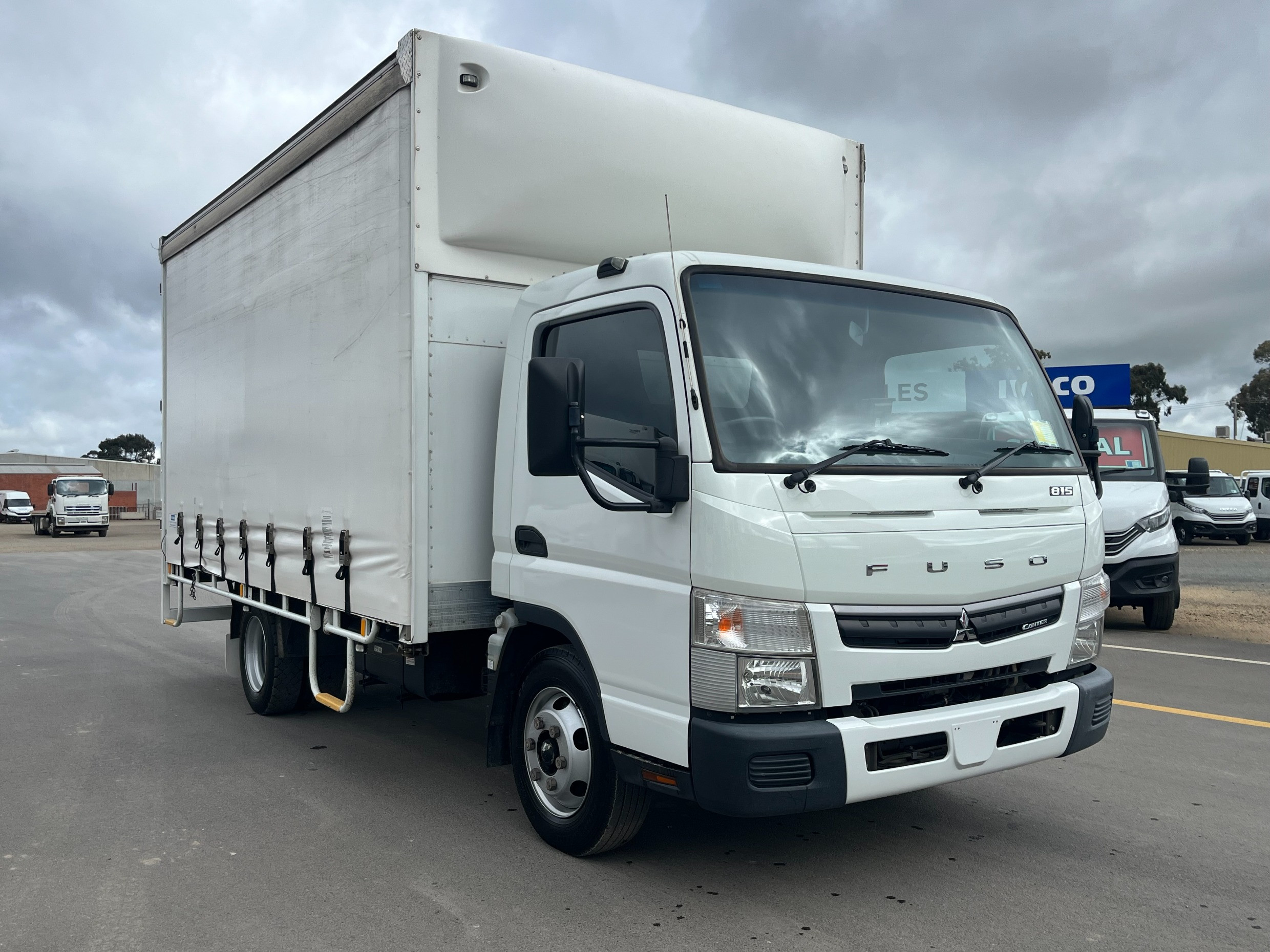 2018 fuso canter 815 wide automatic curtainsider