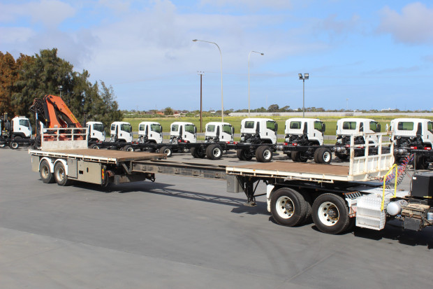 2006 southern cross semi extendable trailer with crane