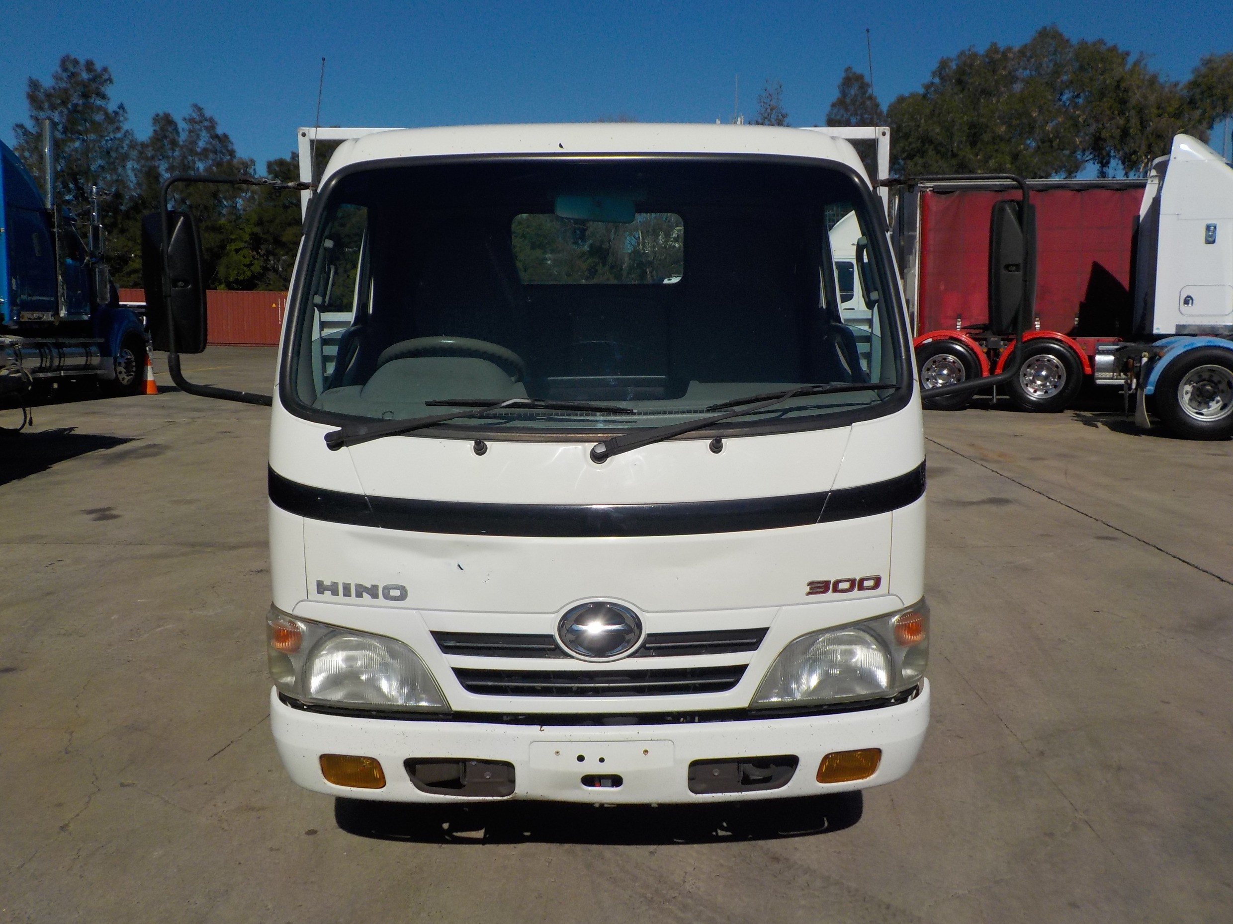 2009 Hino 616 300 Series Hino 300 Truck Manual Tray 