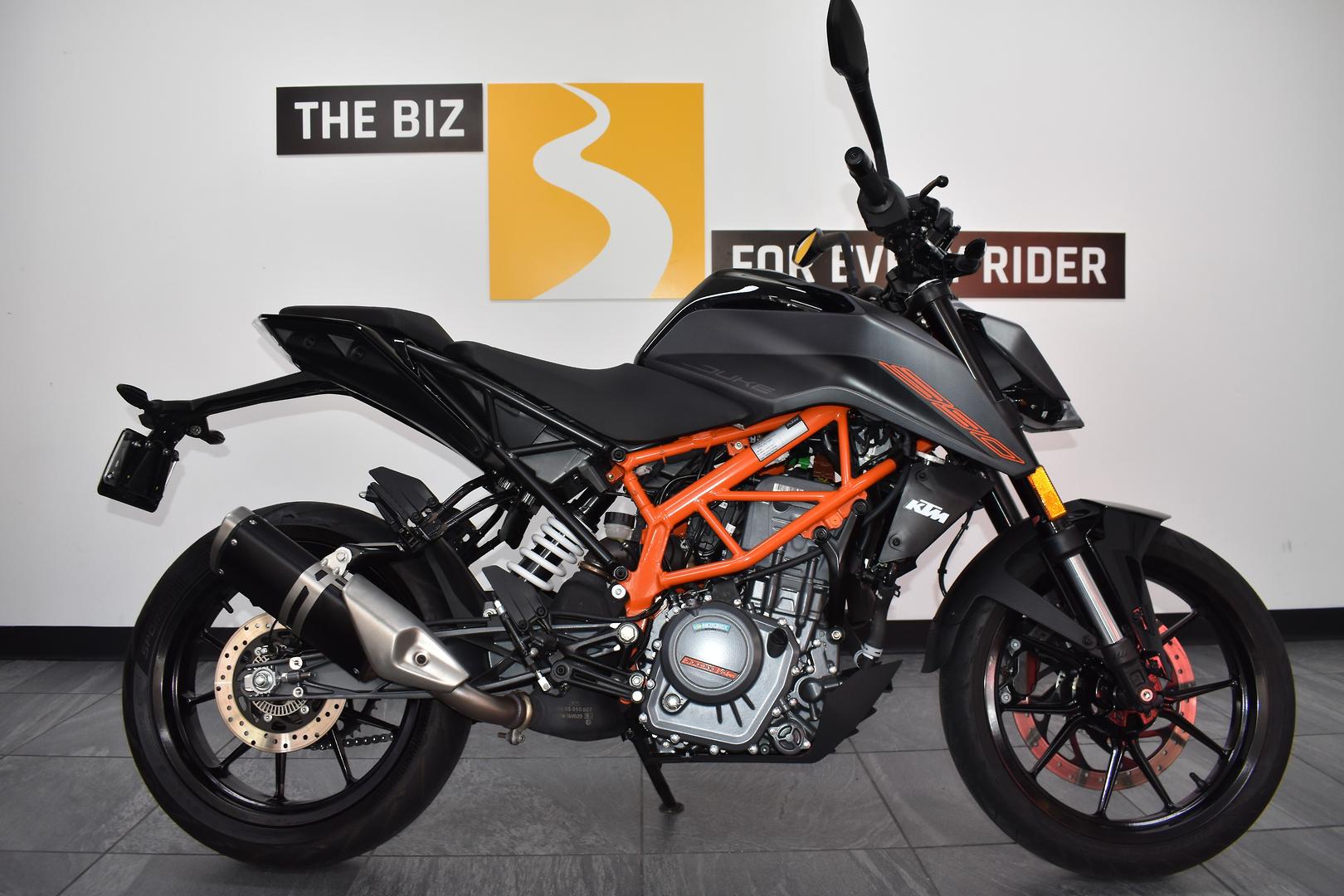 2023 ktm 390 duke road