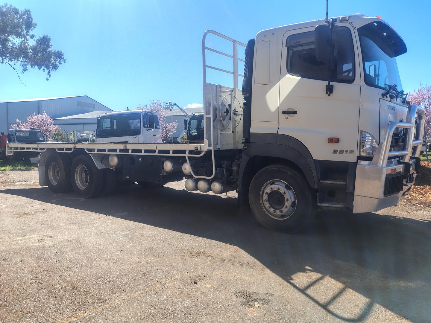 2005 hino fs -700 series 6x4 traytop