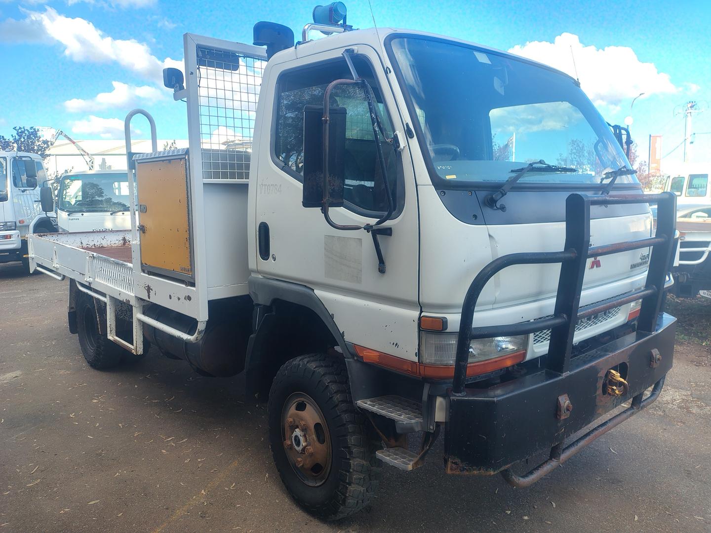 2007 mitsubishi canter 500/600 tray