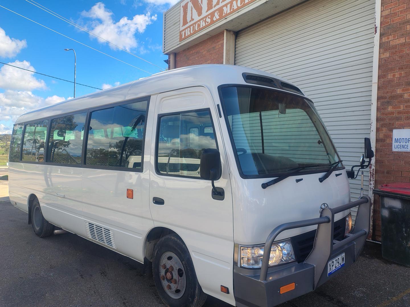 2010 toyota coaster