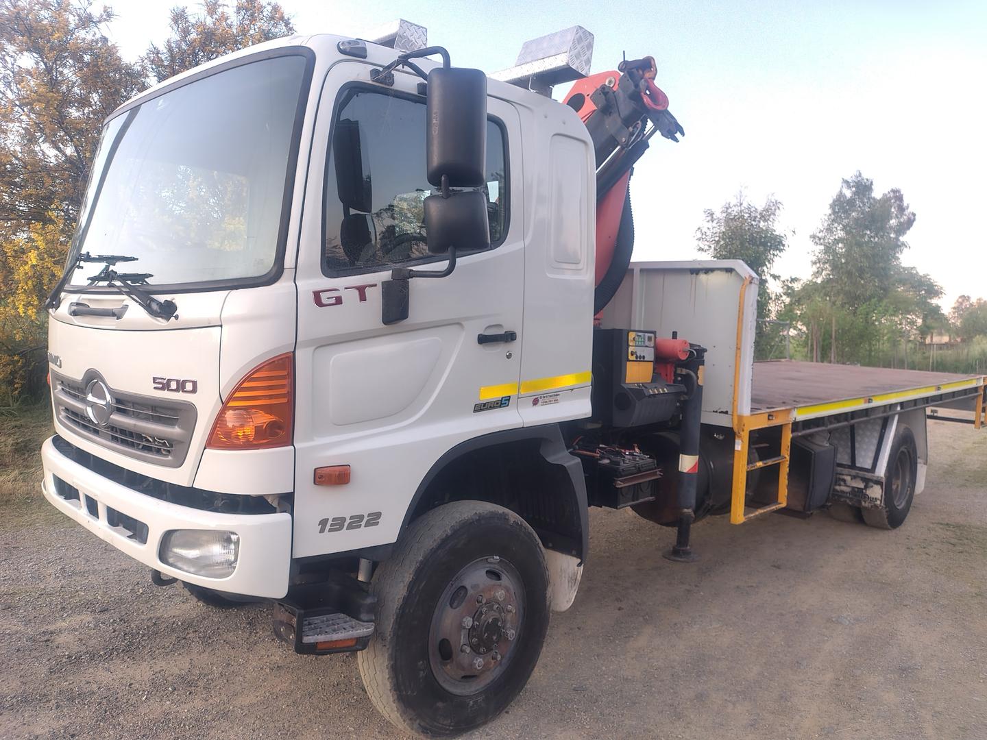 2012 hino 500 series gt1322 crane truck