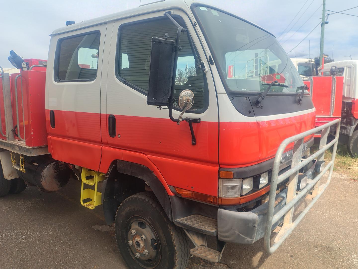 1999 mitsubishi canter 500/600 4x4 crew cab fire truck