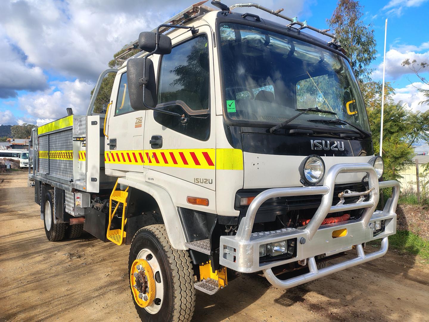 2001 isuzu fts fy 750 (4x4) 7 sp manual + o/drive crew tipper