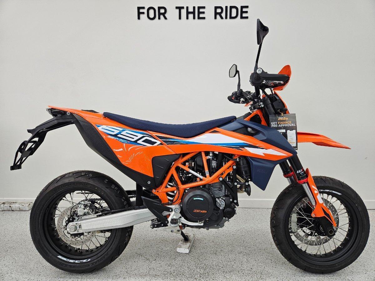 2024 ktm 690 smc r supermotard