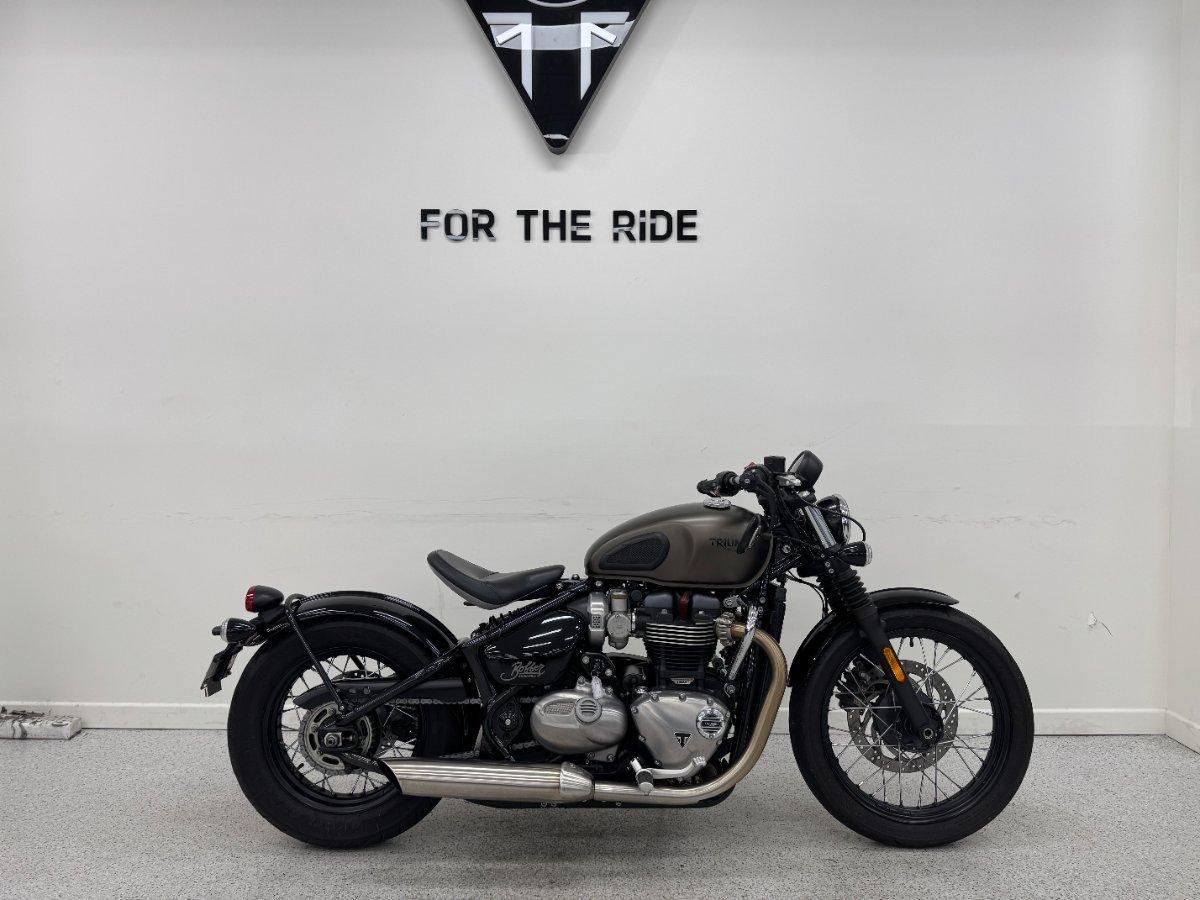 2017 triumph bonneville bobber road