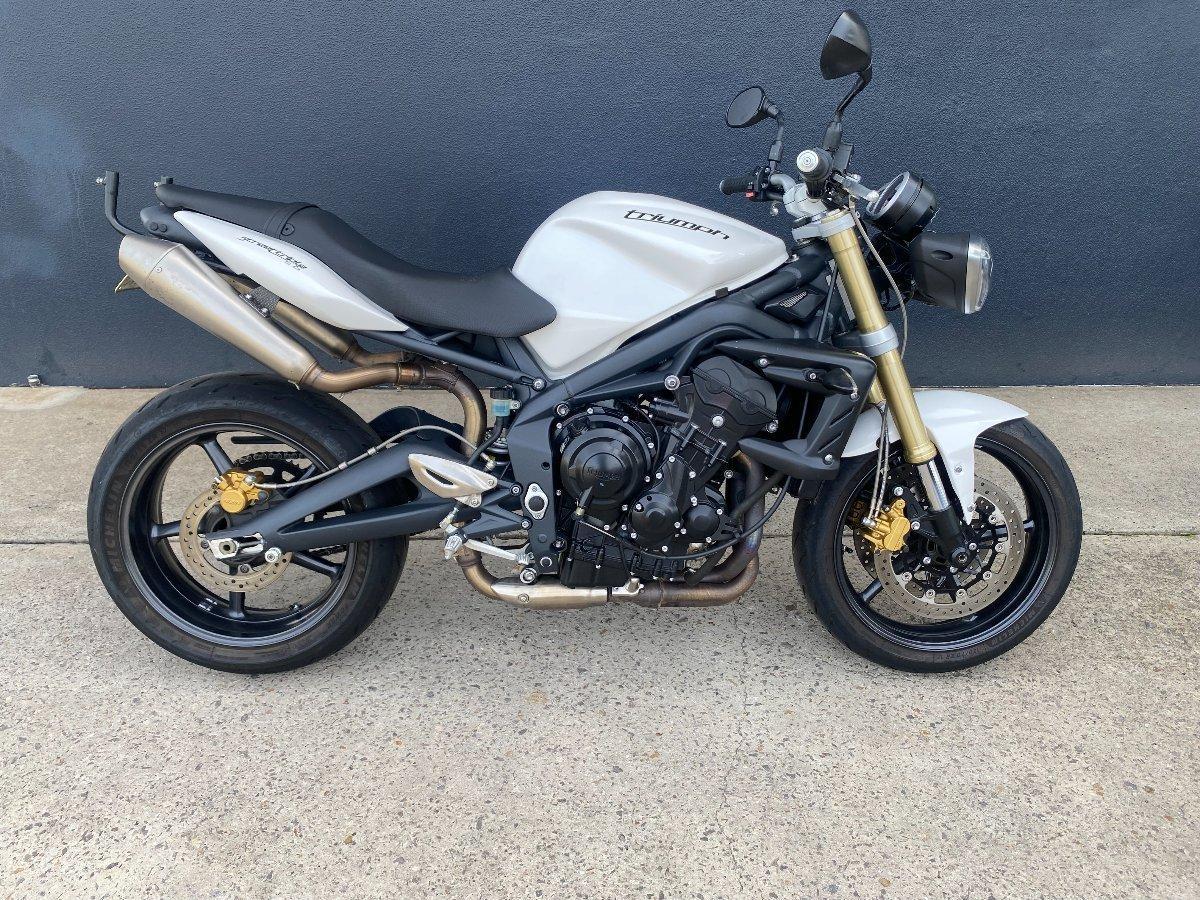 2012 triumph street triple road