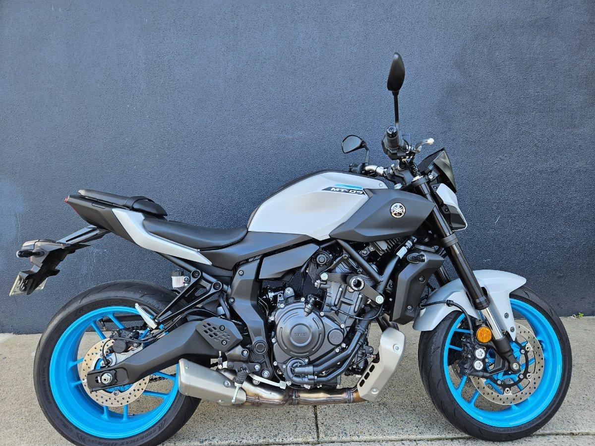 2025 yamaha mt-07 lams road