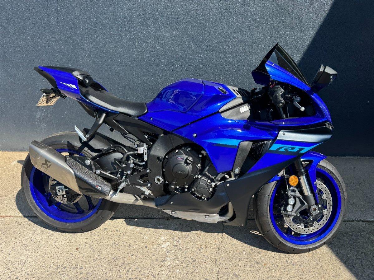 2024 yamaha yzf-r1 sports
