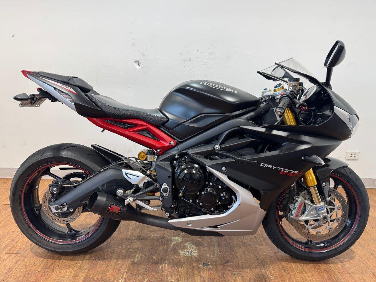 2015 triumph daytona 675r sports