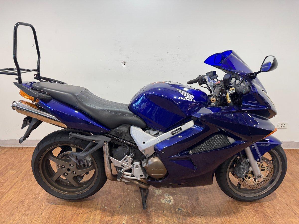 2004 honda vfr800fi sports