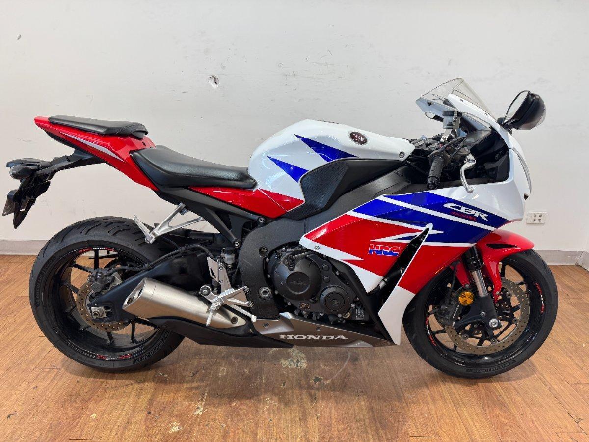 2015 honda cbr1000rr fireblade sports