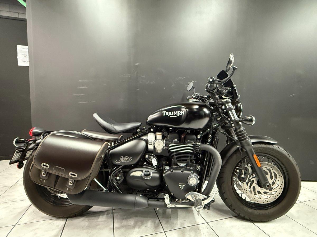 2018 triumph bonneville bobber black road