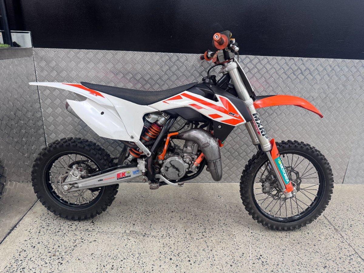 2017 ktm 85 sx (small wheel) mini bikes