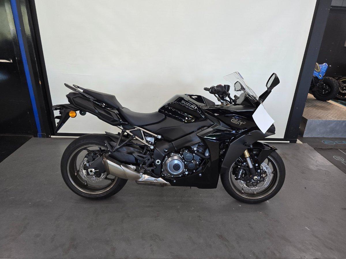 2023 suzuki gsx-s1000gt road