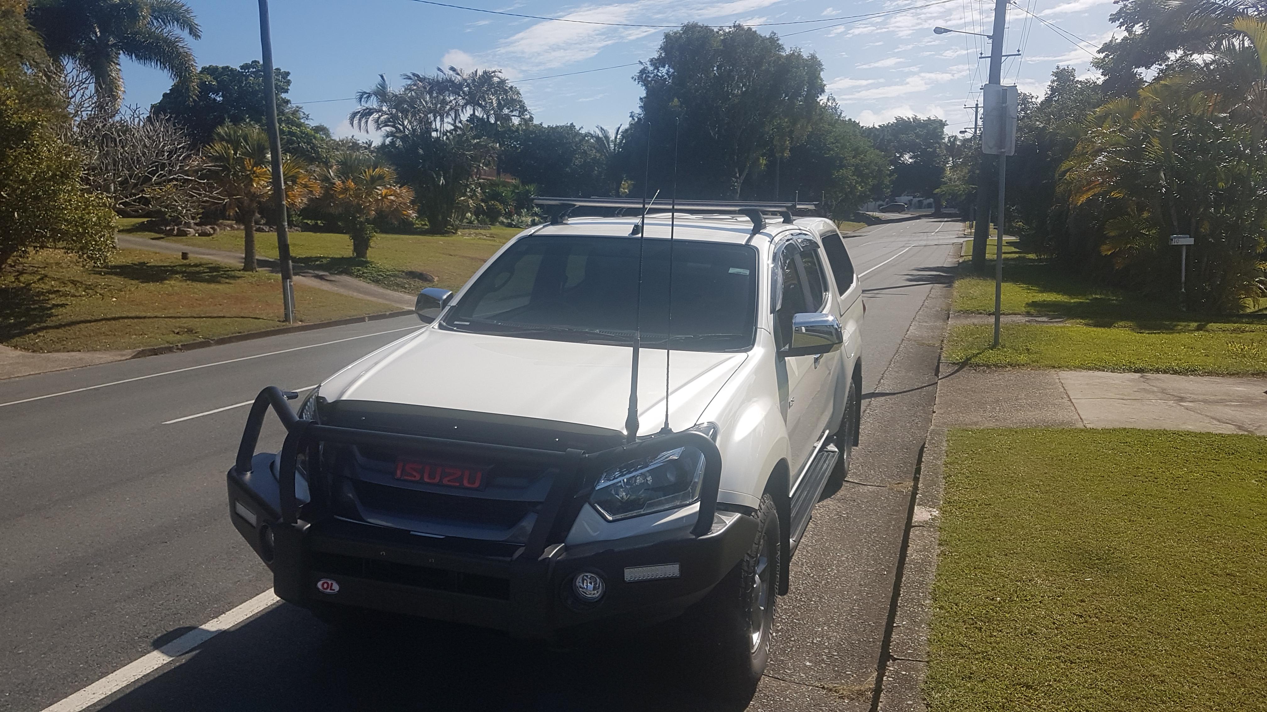 2017 isuzu d-max x-runner (4x4) crew cab utility