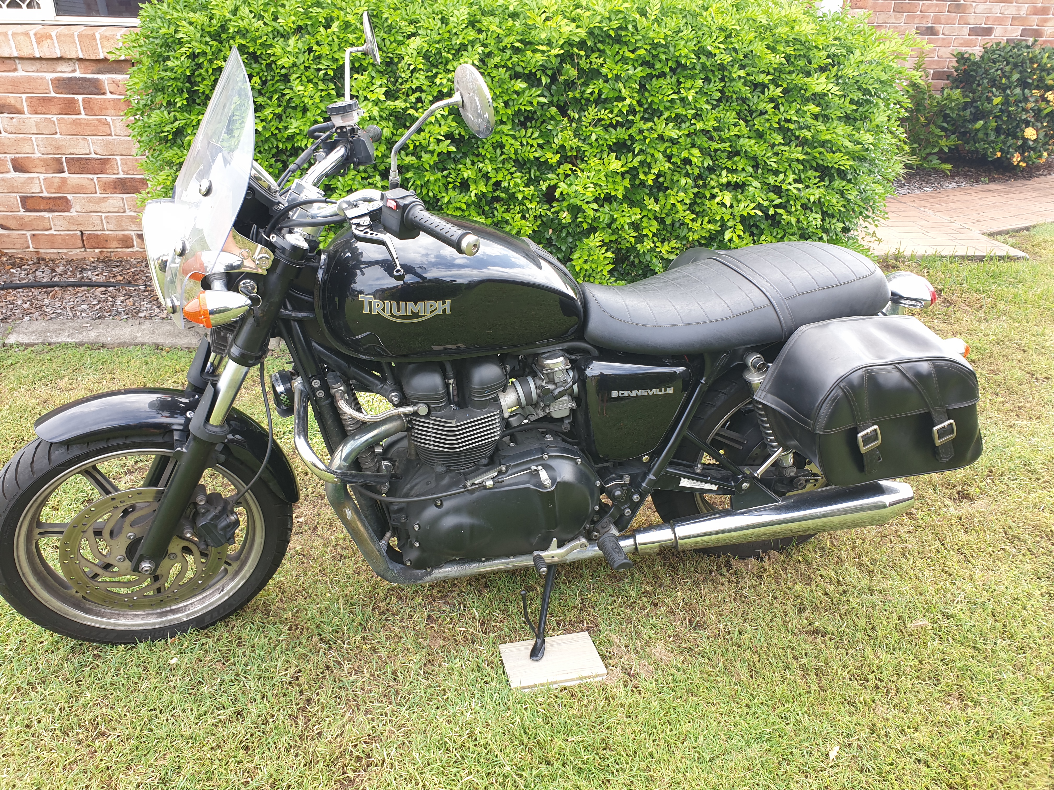 2012 triumph bonneville black edition