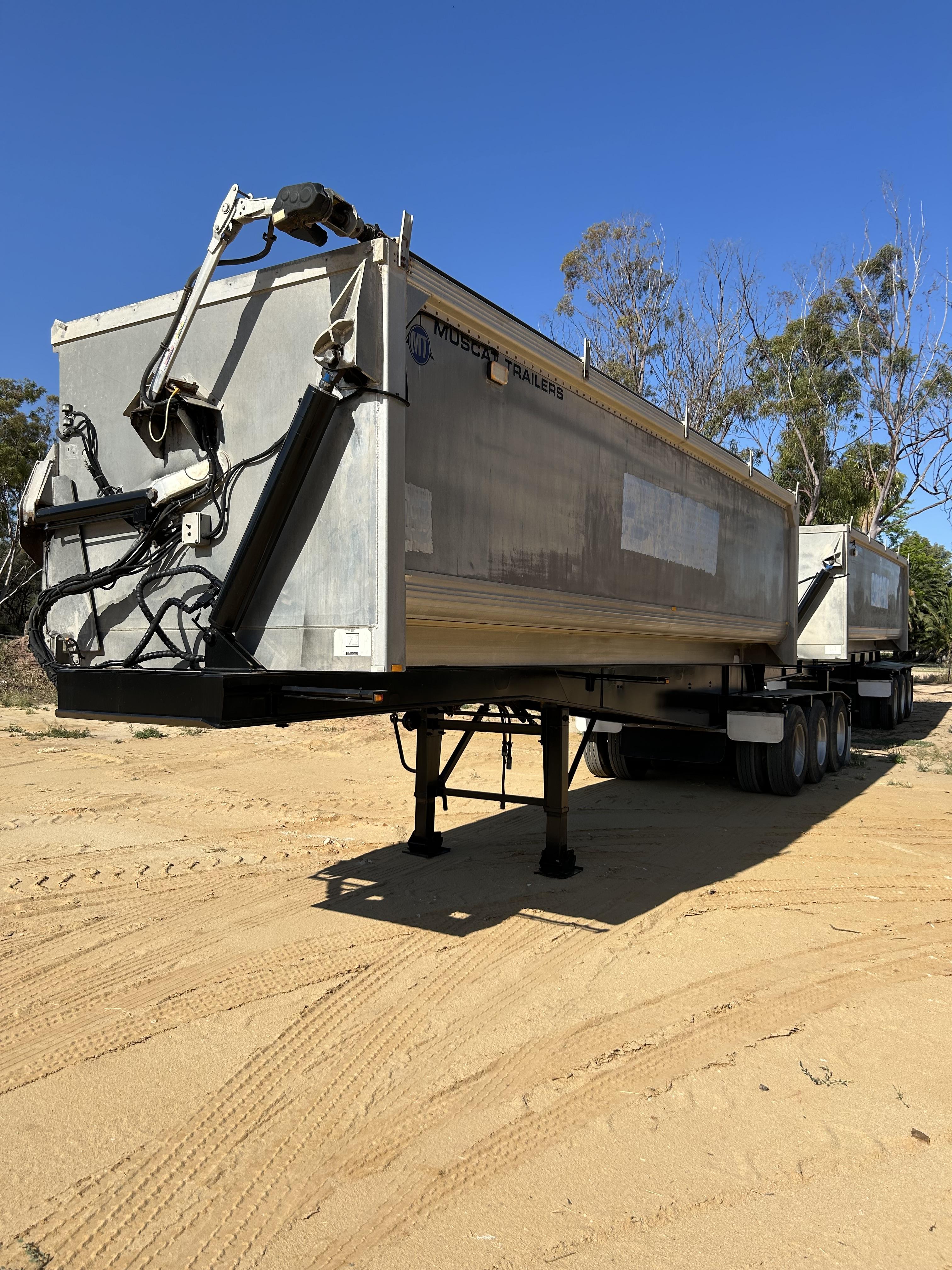 2011 muscat b double side tippers