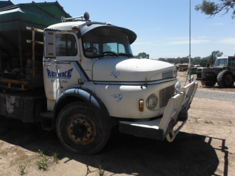 1971 mercedes-benz tray truck