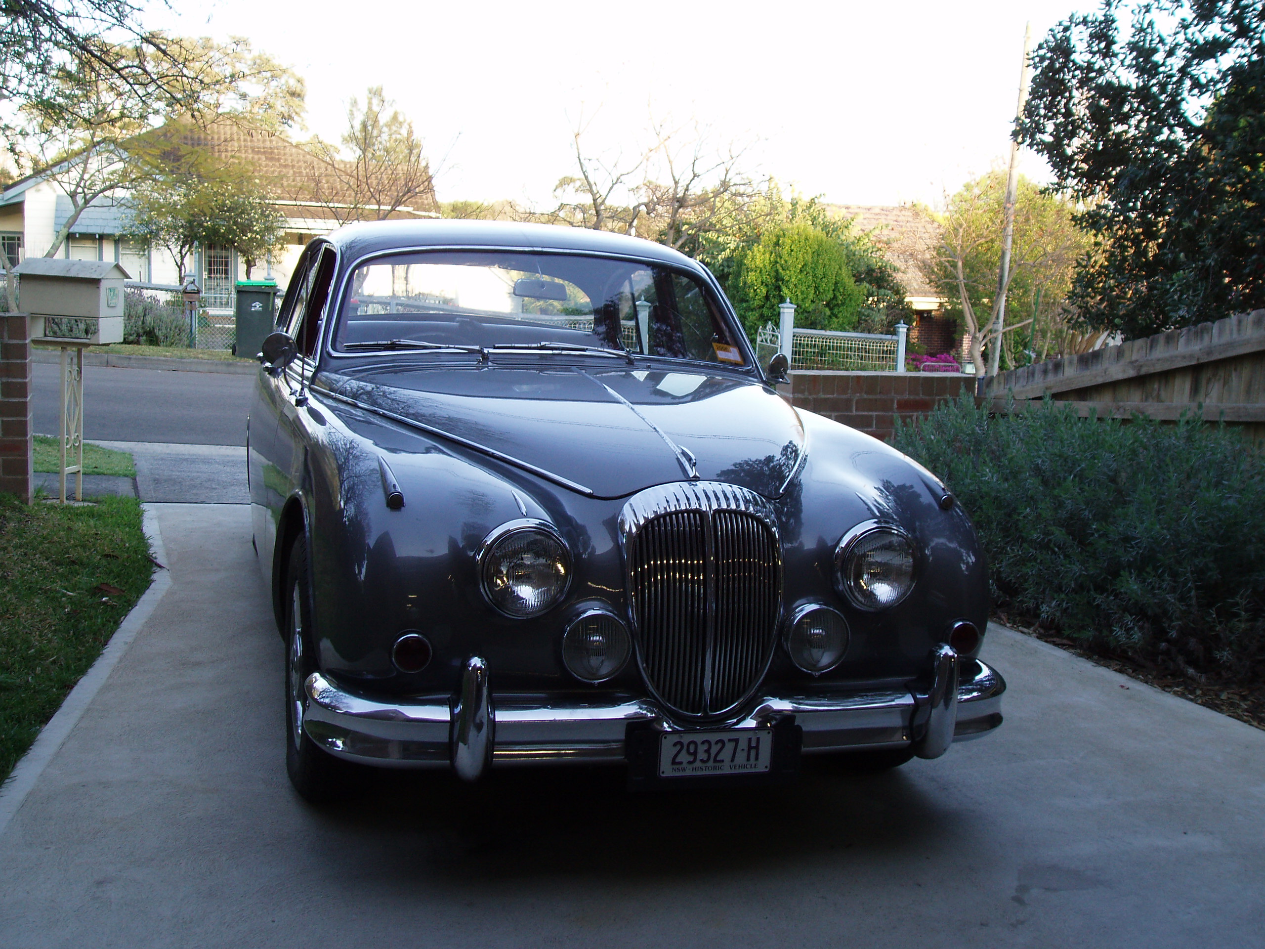 1967 daimler 2.5 litre 3 sp automatic 4d sedan