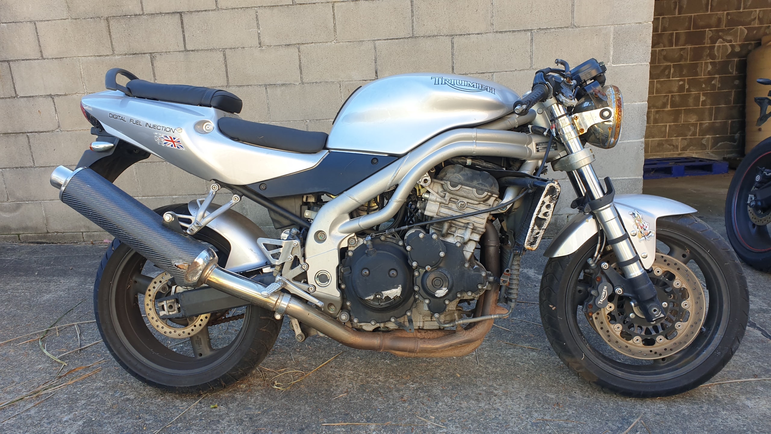 03/2002 triumph daytona 955i sports