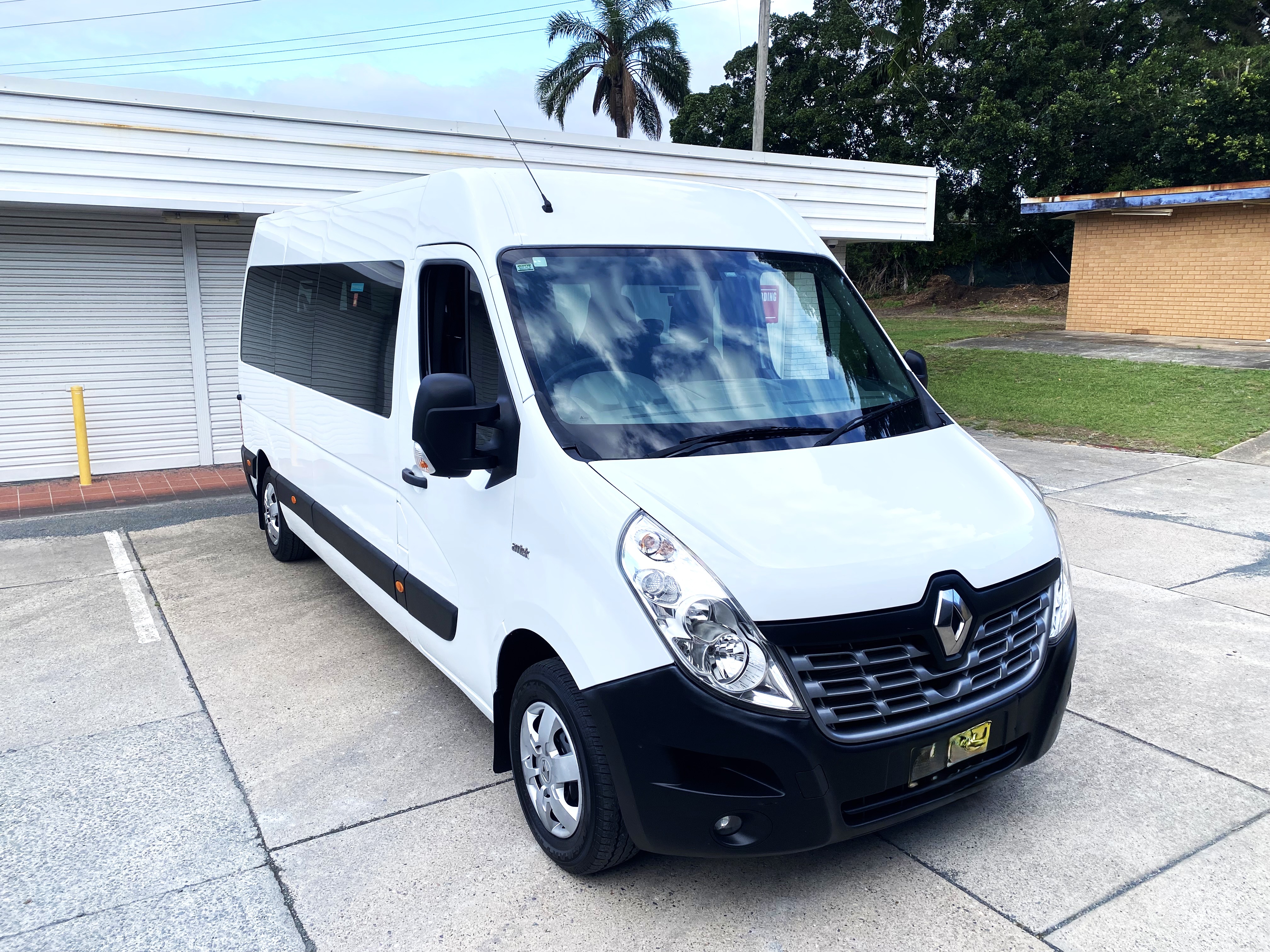 2017 renault full ndis corporate bus