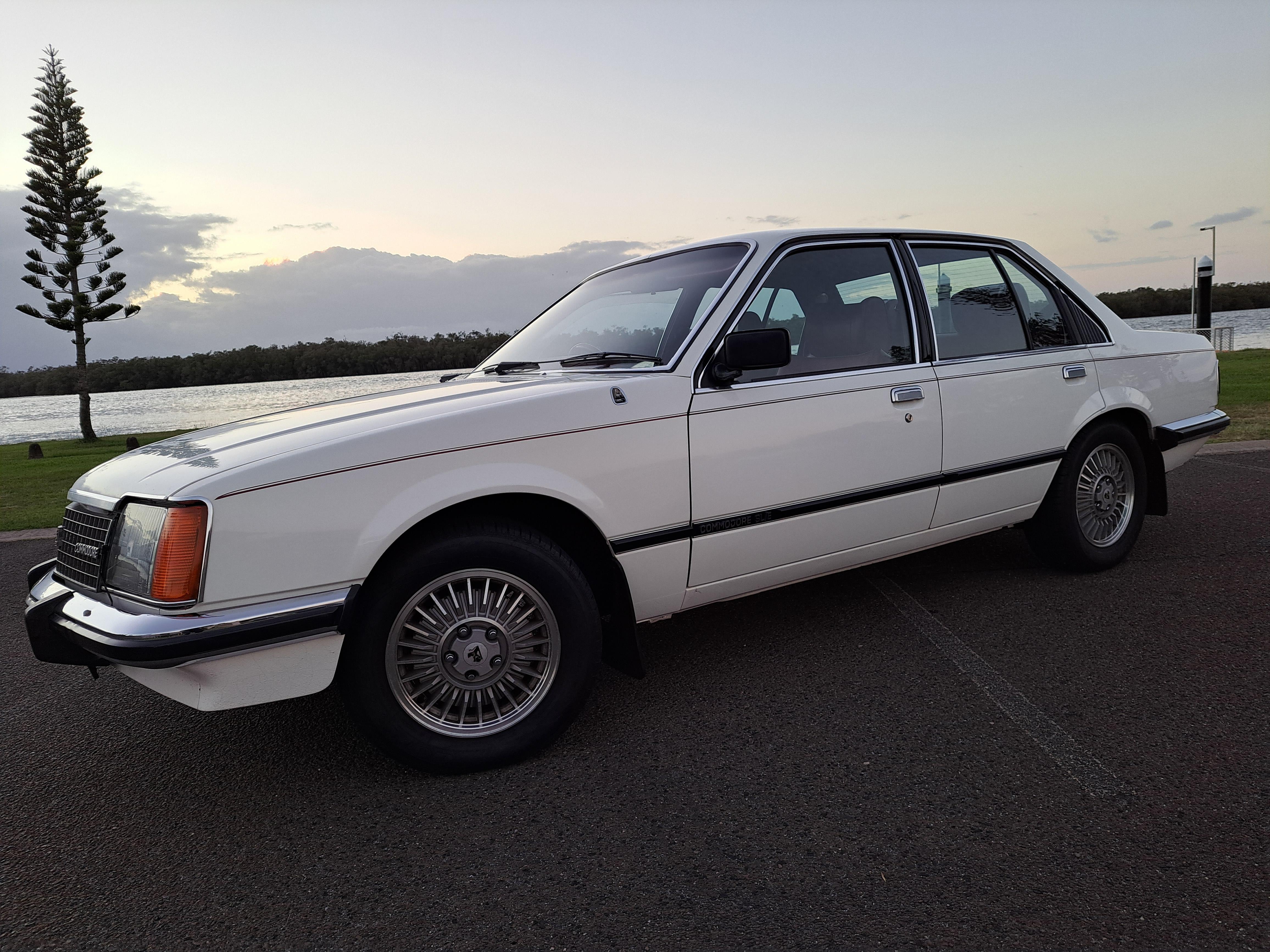 1980 vc commodore sl/e 5l v8 auto sedan