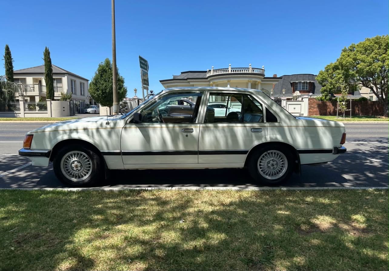 1983 holden commodore vh sl 5 sp manual 4d sedan