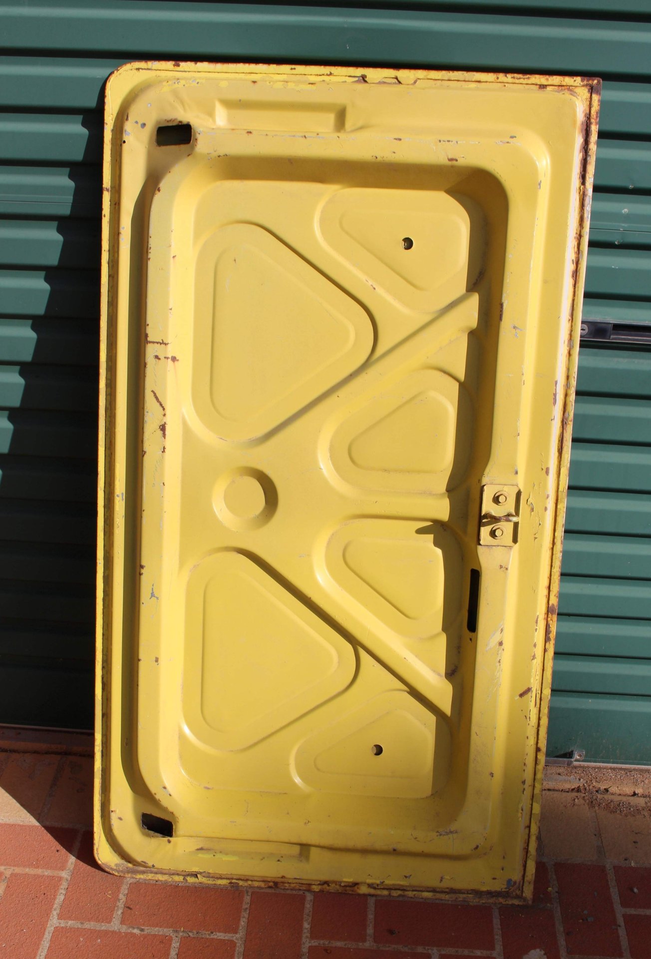 valiant charger boot lid