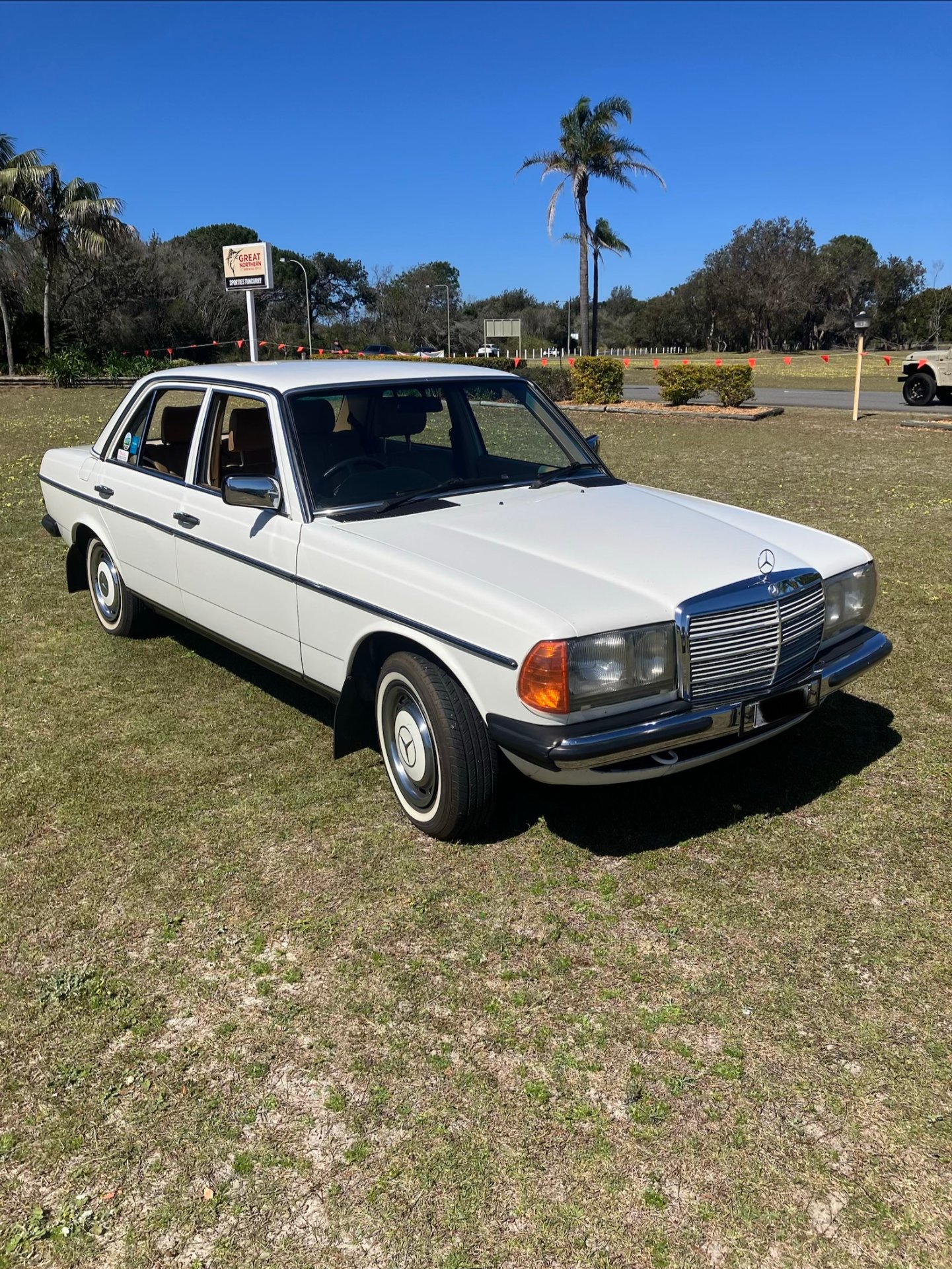 1983 mercedes-benz 230 w123 e 4 sp automatic 4d sedan